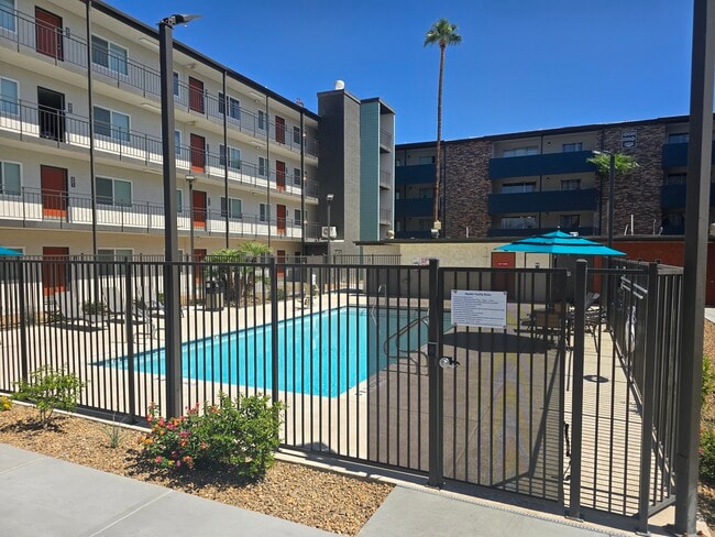 Building Photo - Courtyard 525 Apartments