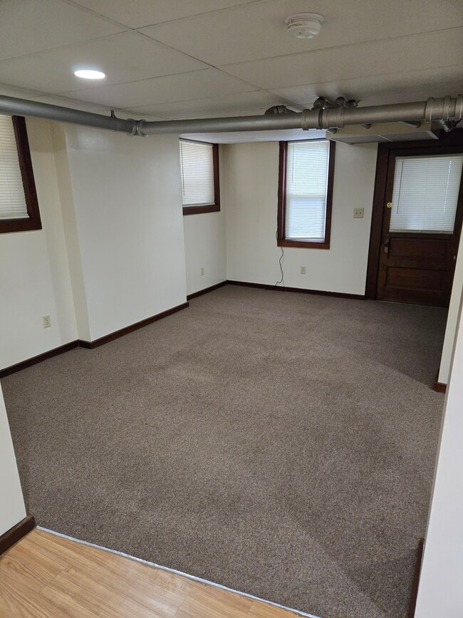 Building Photo - 535 Maple Ave
