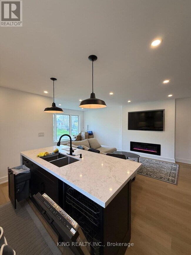 Building Photo - 650 Mountview Pl