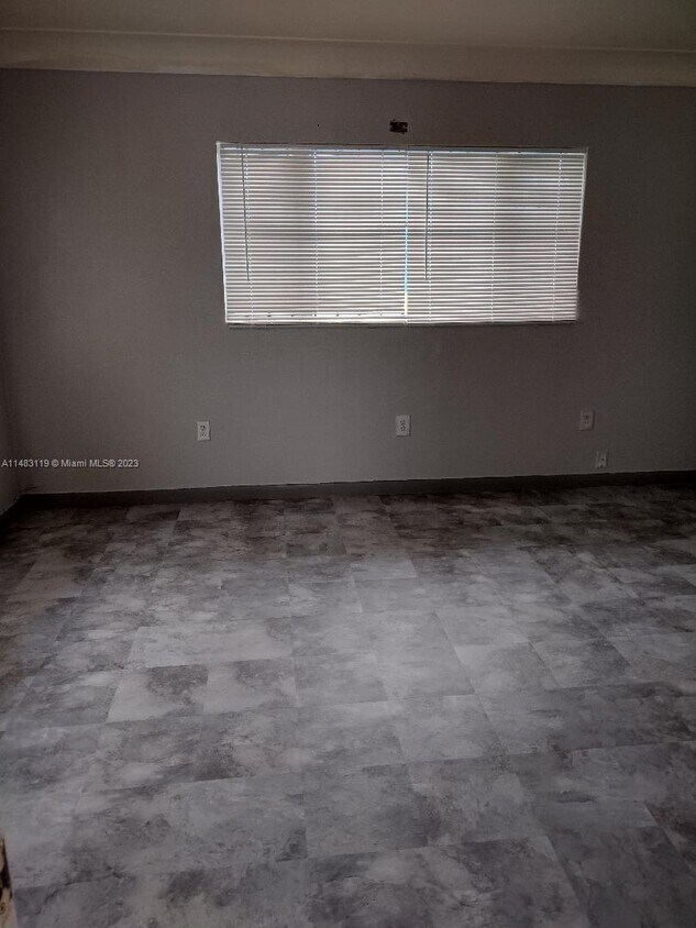 Foto del edificio - 810 NW 96th St
