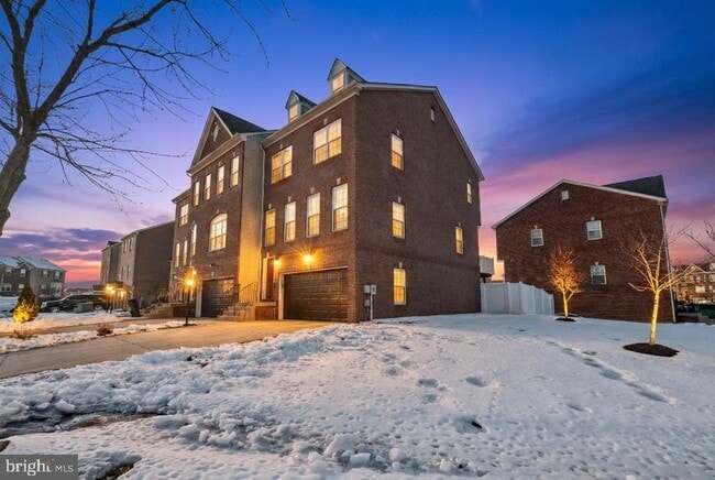 Building Photo - 4904 Olympia Pl