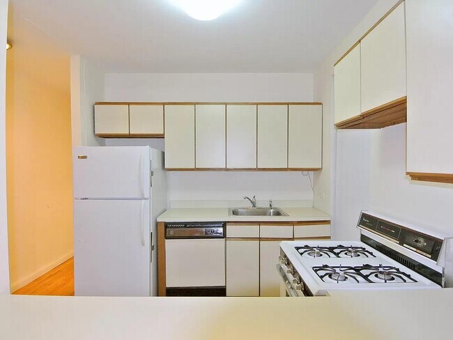 Foto del edificio - 3117 Broadway