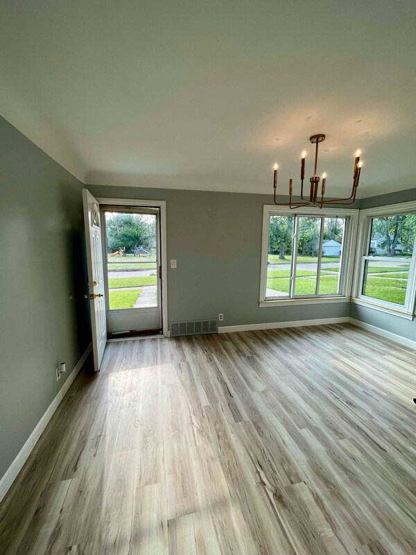 Building Photo - 1073 Colonial Dr