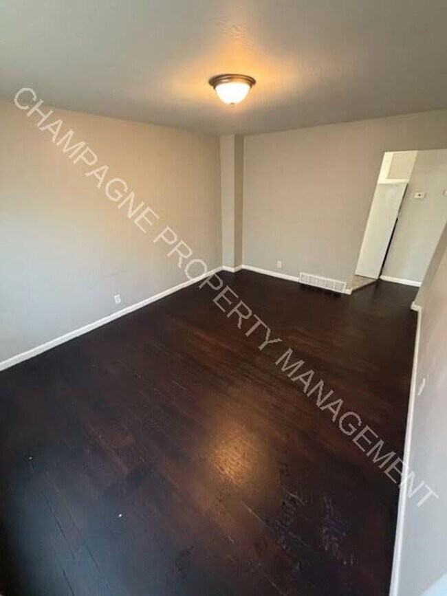 Foto del edificio - 615/617 Deweese St