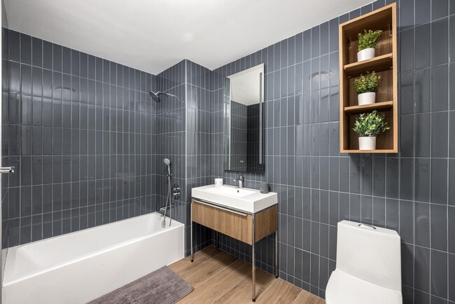 Building Photo - 285 Broadway