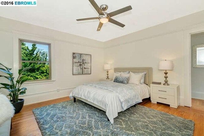 Very large bedroom with walk-in closet - 719 Haddon Pl