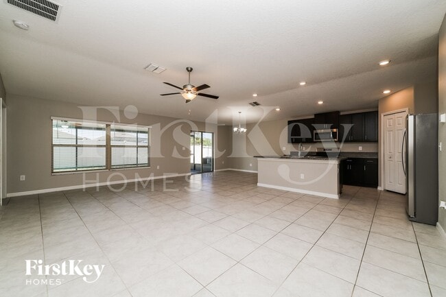 Building Photo - 10512 Strawberry Tetra Dr