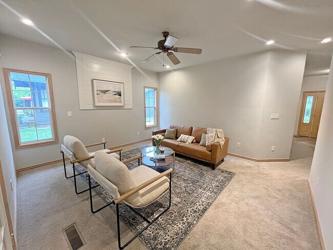 Building Photo - Charming 3-Bedroom Home in the Heart of Gu...