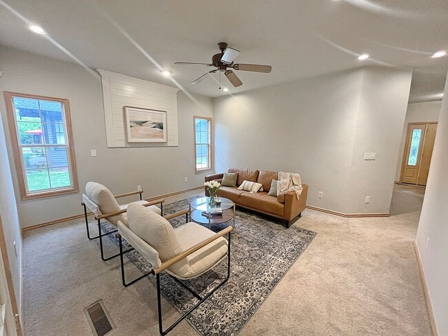 Foto del edificio - Charming 3-Bedroom Home in the Heart of Gu...