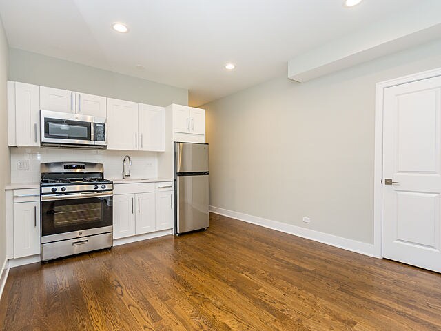 Primary Photo - Luxury Studio Apartment steps from Brown Line