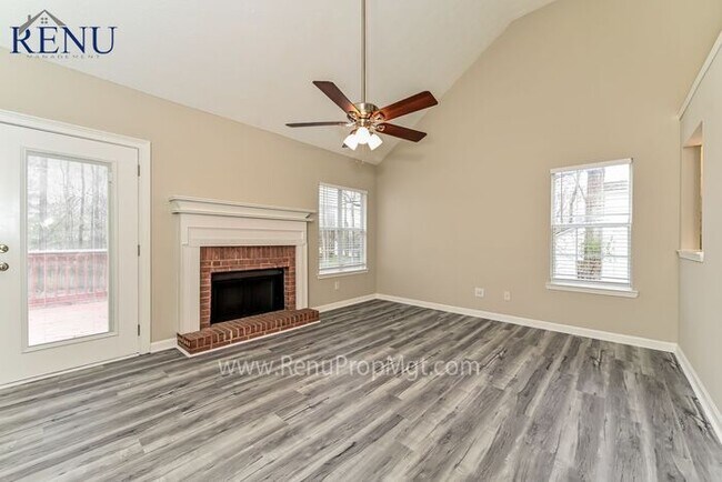 Foto del edificio - Now Available! 5 Bedroom 3 Bath!