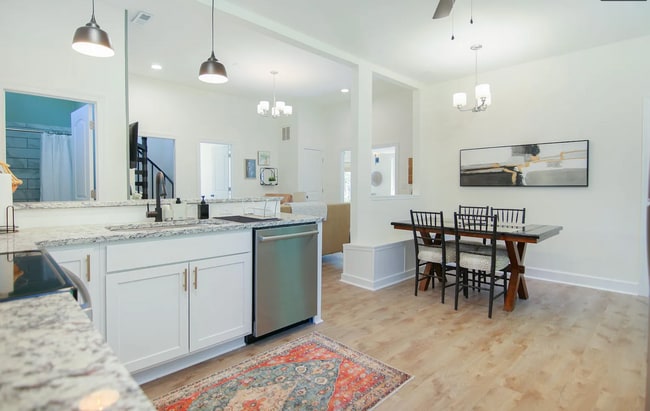 Building Photo - 459 Riverland Dr