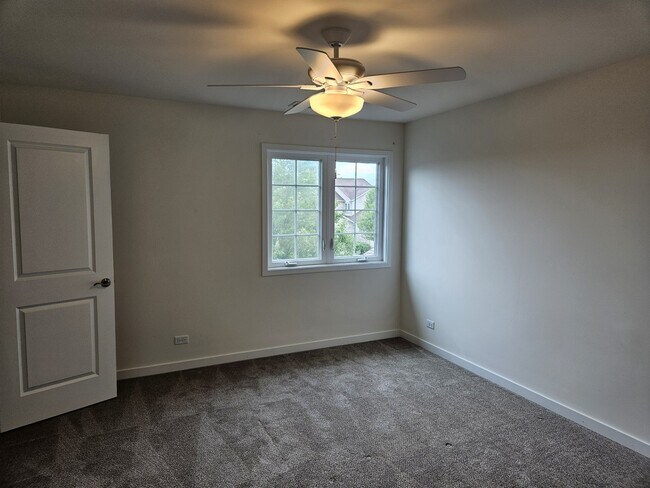 Foto del edificio - 56 Olympus Dr