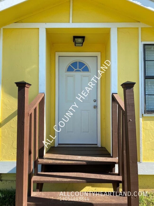 Photo - 1401 N Independence Ave House