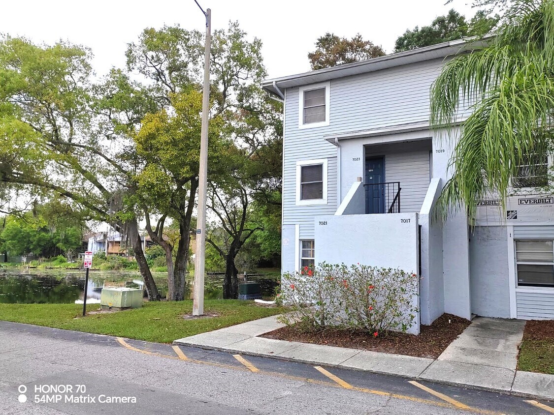 Foto principal - 7021 Waterside Dr