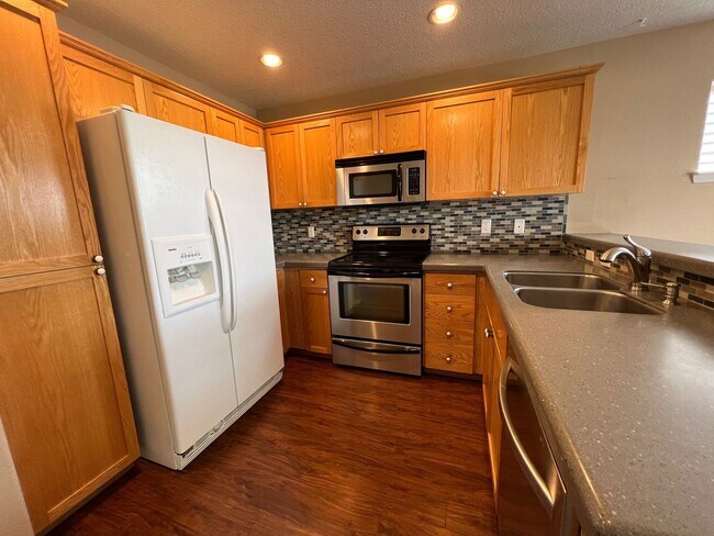 Foto del edificio - 16895 NW Oak Creek Dr