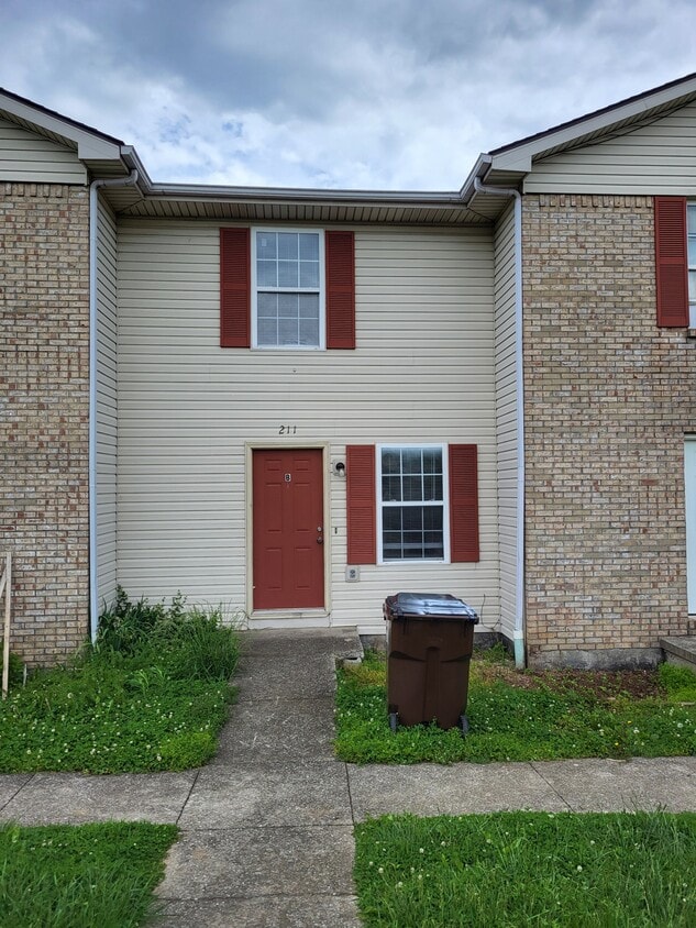 Primary Photo - 211 Aqueduct Dr