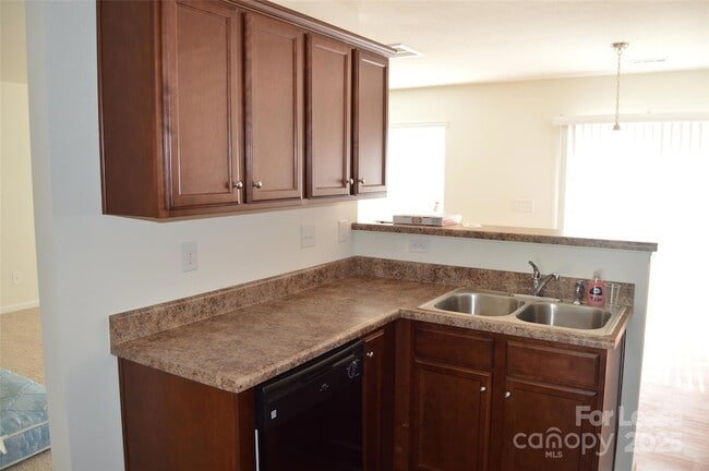 Building Photo - 117 Quail Springs Rd