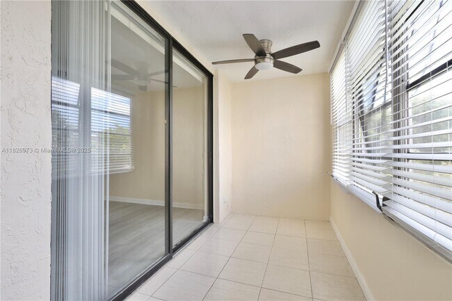 Foto del edificio - 2821 Somerset Dr