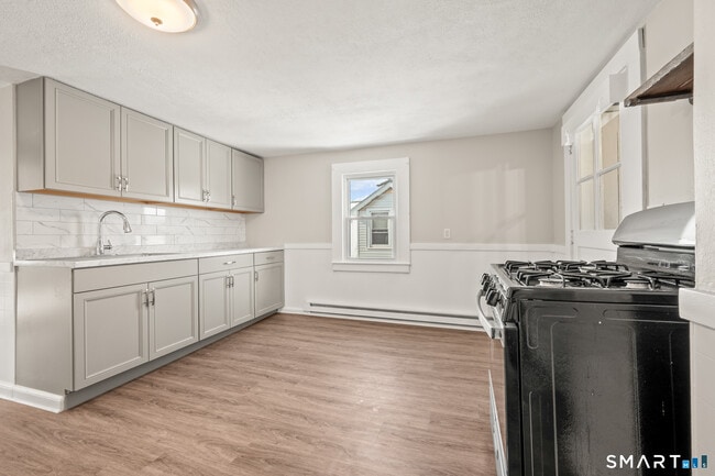 Building Photo - 63 Park Ave