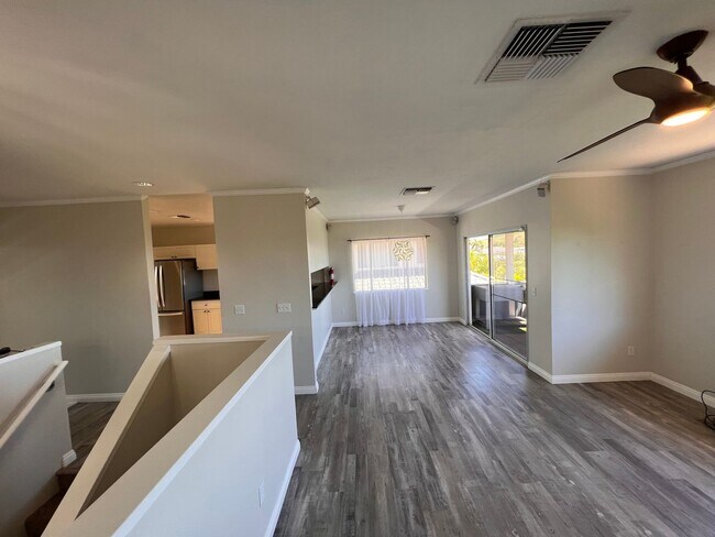 Building Photo - 3 Bedrooms/ 3.5 Baths/ 2 Car Garage