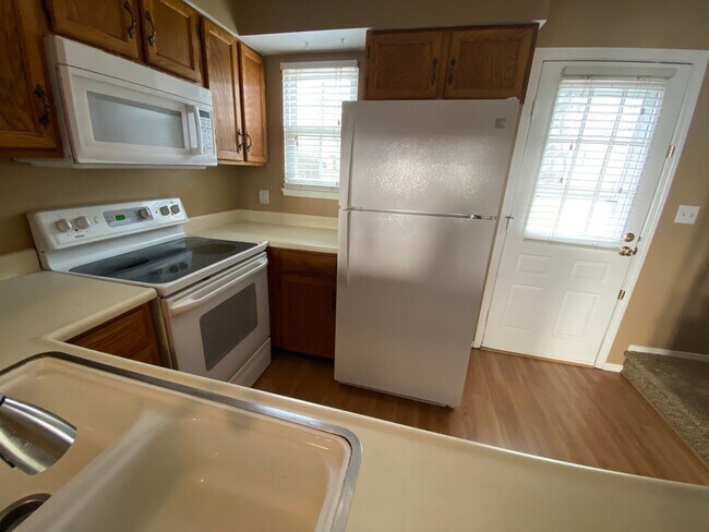 Building Photo - Bear Creek Home!