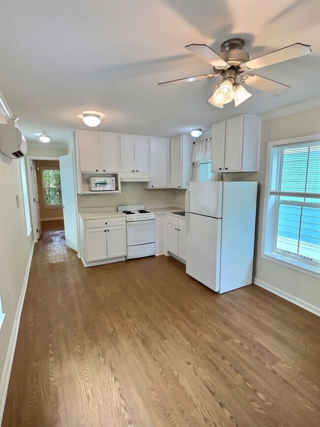 Building Photo - Commercial or Residential Coastal Cottage ...