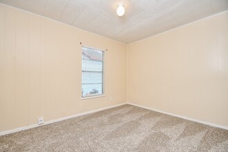 Building Photo - 225 17th Ave N