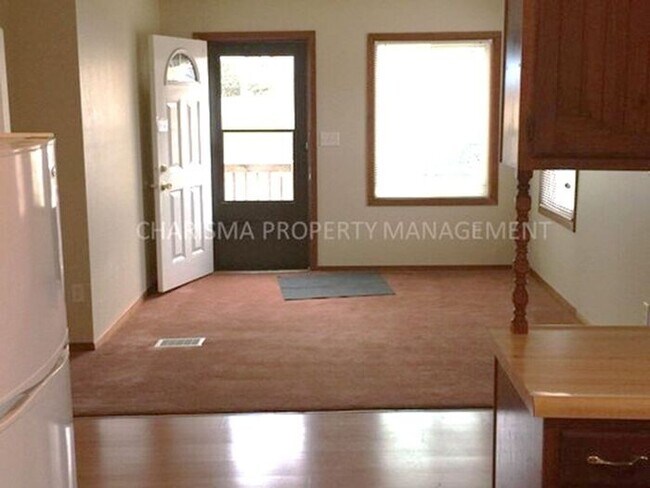 Foto del edificio - 905 N Blauvelt Ave