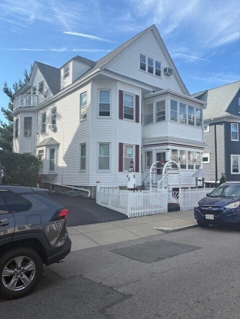 Primary Photo - 30 Saxton St