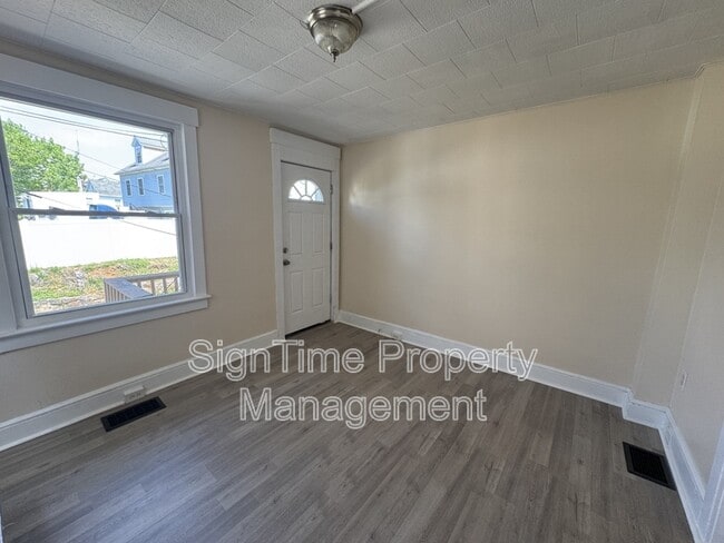 Foto del edificio - 235 East Ave