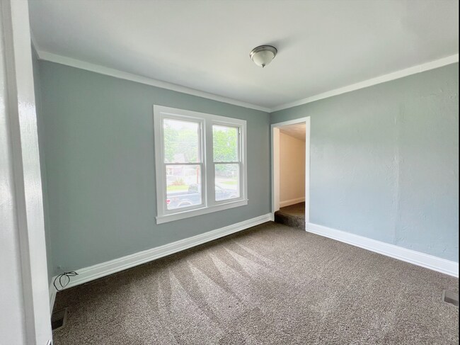 Building Photo - 894 N Leroy St