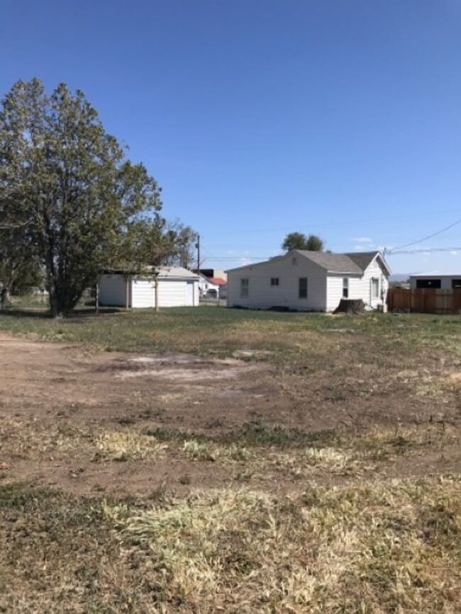 Building Photo - 2095 Orchard Dr E