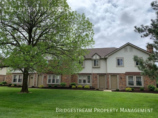 Building Photo - Spacious 3 bedroom, 2.5 bath townhouse wit...