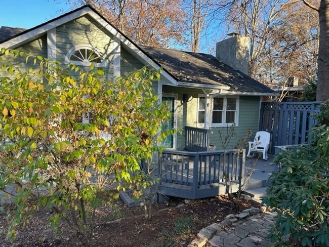 Foto del edificio - East AVL - Updated Cottage