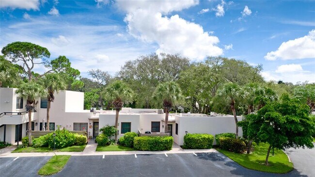 Building Photo - 401 Palm Tree Dr