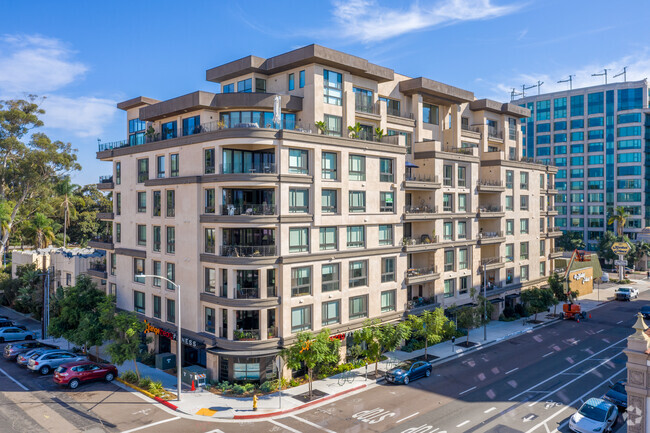 Building Photo - Vue on 5th