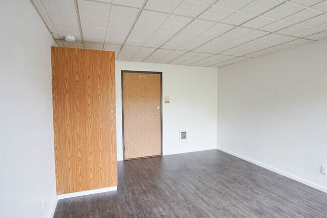 Building Photo - Cozy 2nd Floor Studio between NW 23rd & Pe...