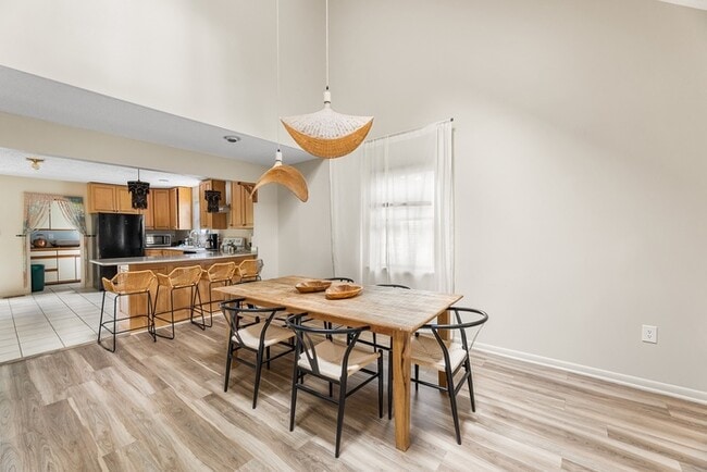 Foto del edificio - 350 OFF  RENT!! Beautiful Fully Loaded Hom...