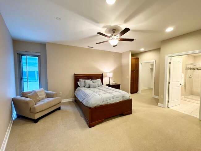 Plaza 213 furnished or unfurnished - Peregrine Plaza