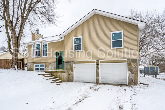 Building Photo - 5516 Maywood Ave