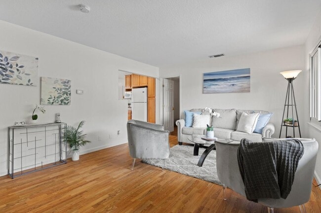 Foto del edificio - 1813 Beech St