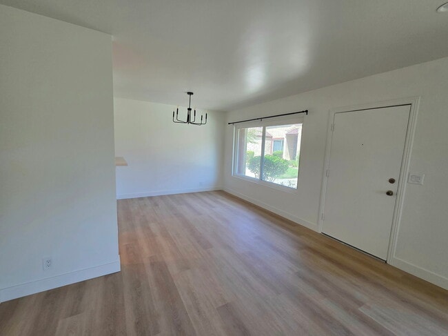 Building Photo - 1163 N Barston Ave