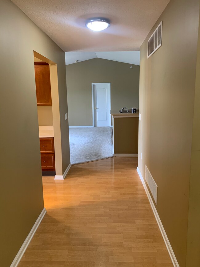 705 Hidden Springs Dr Unit 705, Lewis Center, OH 43035 Condo for Rent