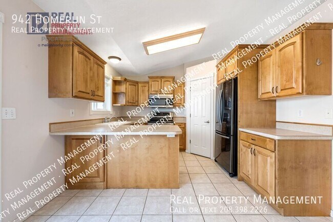 Building Photo - 942 Homerun St