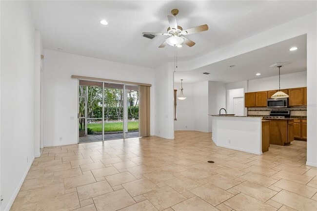 Building Photo - 2204 Elizabeth Way