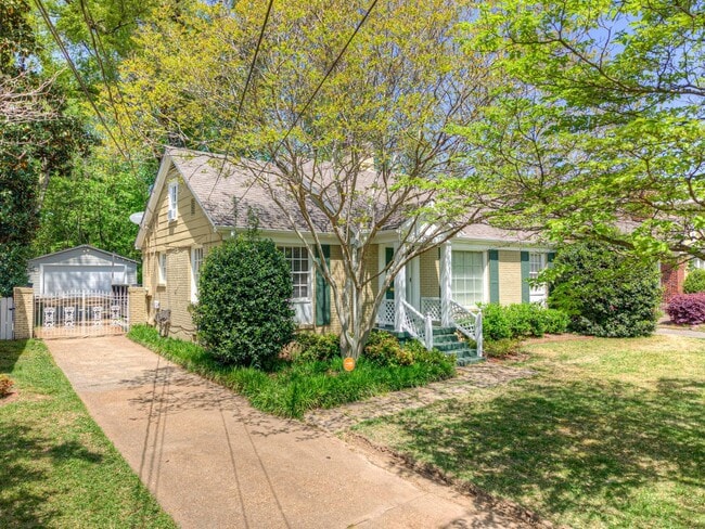 Building Photo - RENT REDUCED! Beautiful 3 bed/3 full baths...