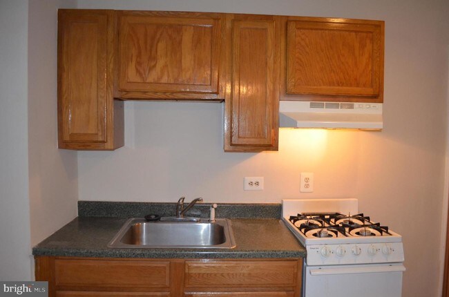 Foto del edificio - 2244 Farrington Ave