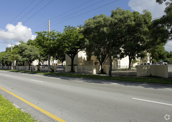 Foto del edificio - Las Brisas at Country Club of Miami