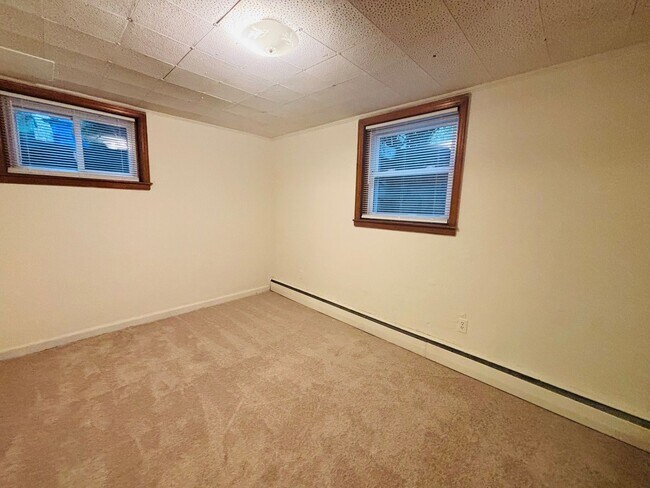 Building Photo - 121 Hearthstone Dr